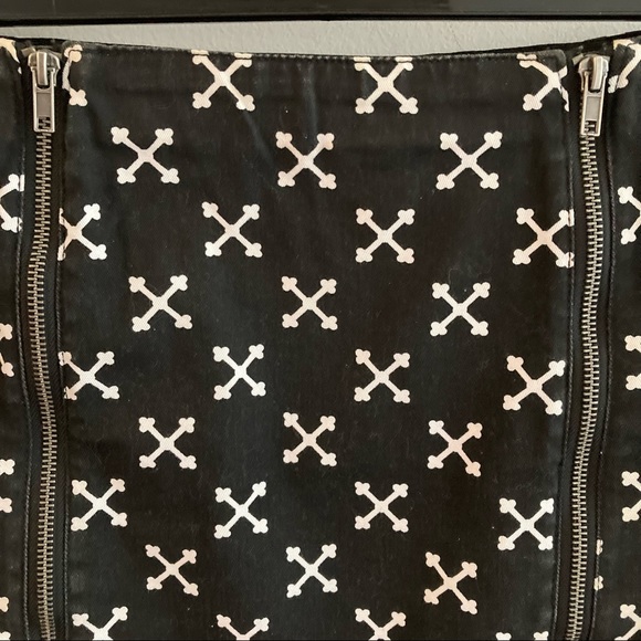 H&M Zipper Mini Skirt - Picture 9 of 9